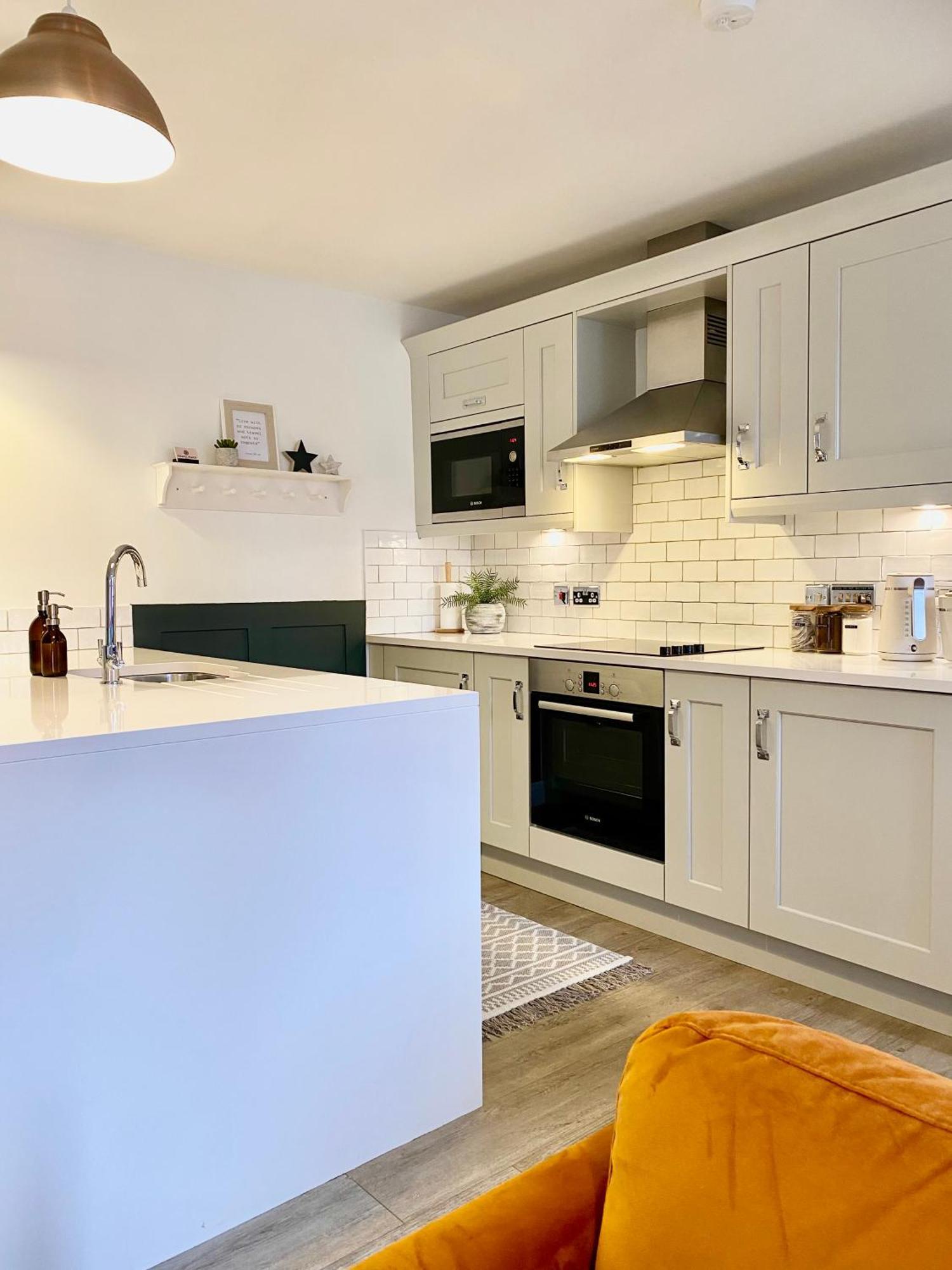 Boutique Chapel Apartment Within City Walls 切斯特 外观 照片