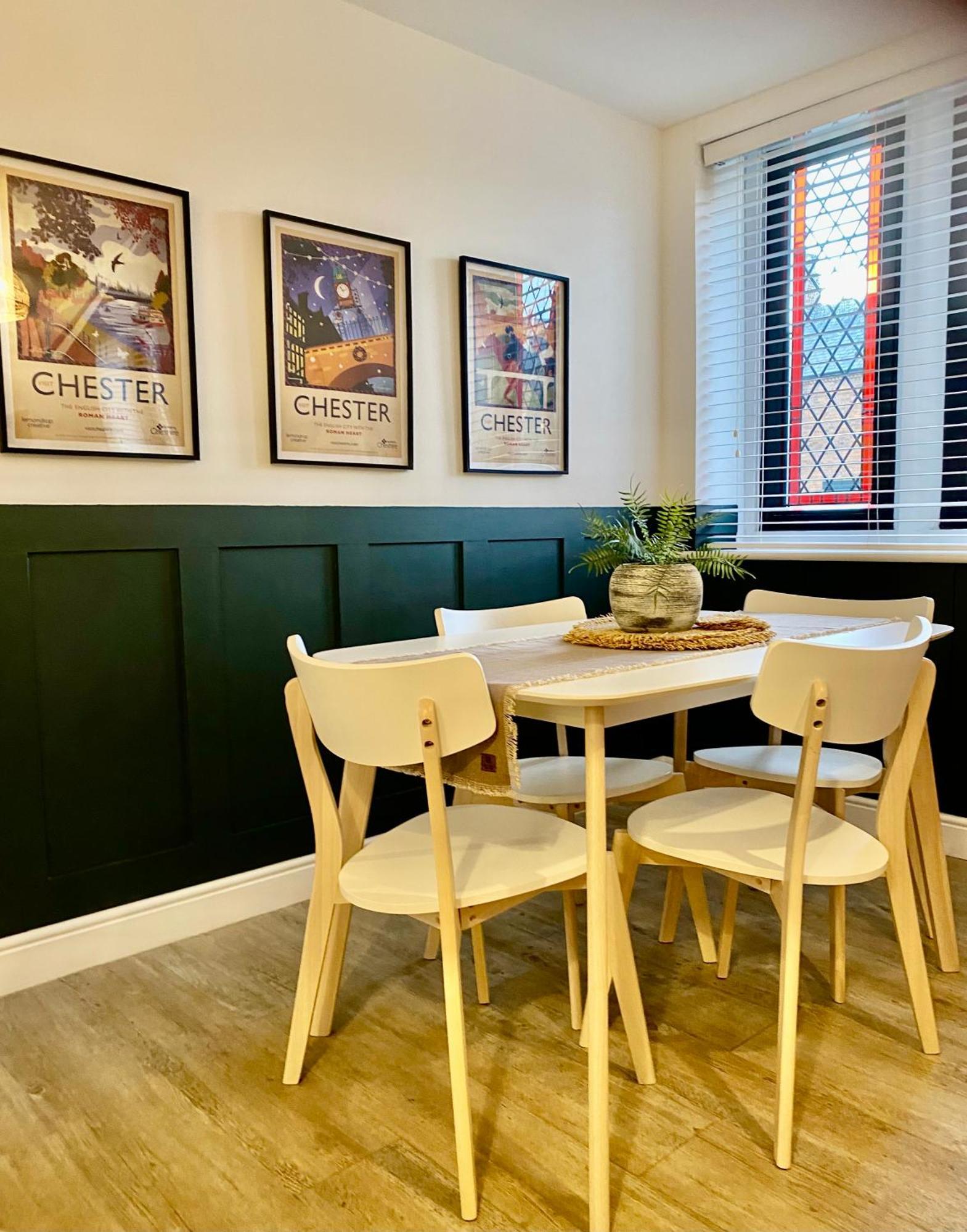 Boutique Chapel Apartment Within City Walls 切斯特 外观 照片