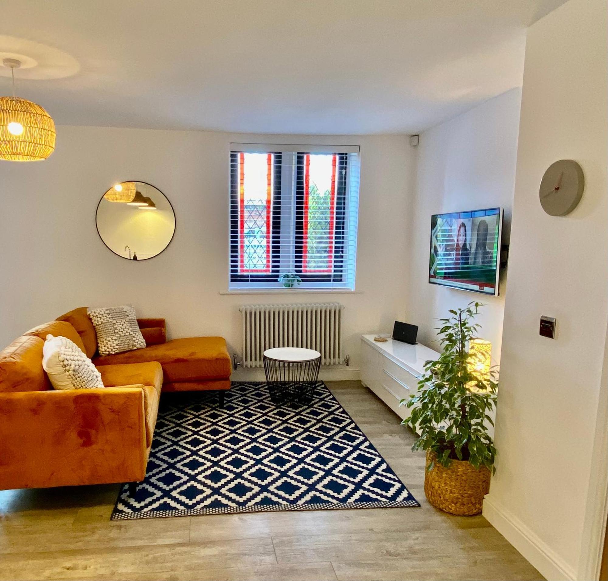 Boutique Chapel Apartment Within City Walls 切斯特 外观 照片