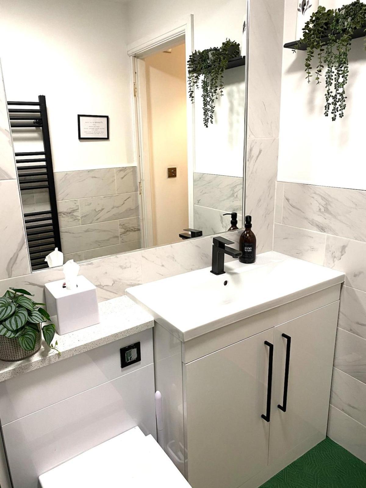 Boutique Chapel Apartment Within City Walls 切斯特 外观 照片