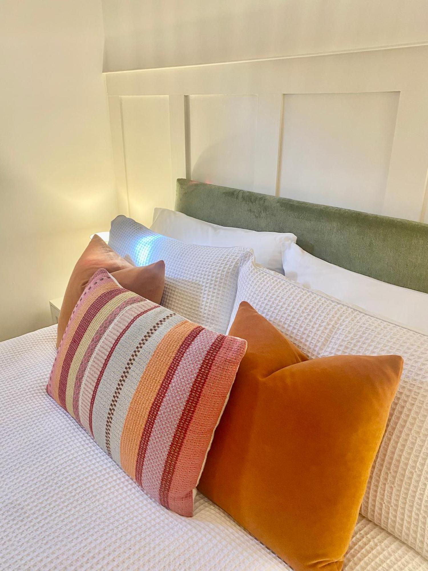 Boutique Chapel Apartment Within City Walls 切斯特 外观 照片